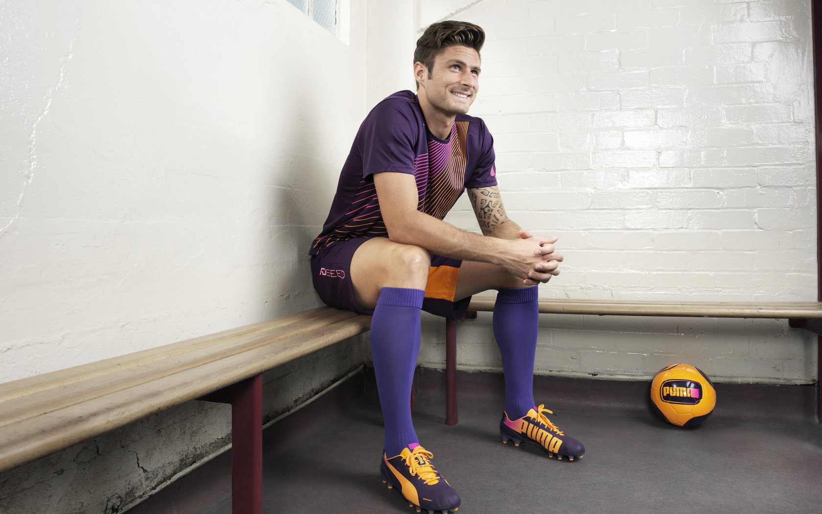 娱乐与竞技结合：足球明星的跨界合作，足球巨星和娱乐明星谁的影响力大